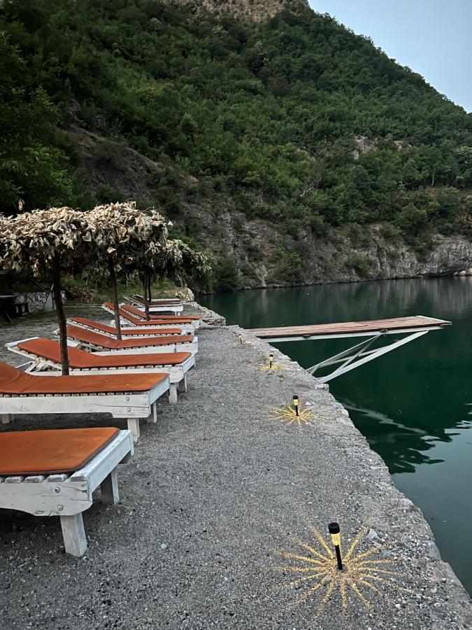 Neomalsore Agrotourism, Komani Lake Hotel Екстериор снимка