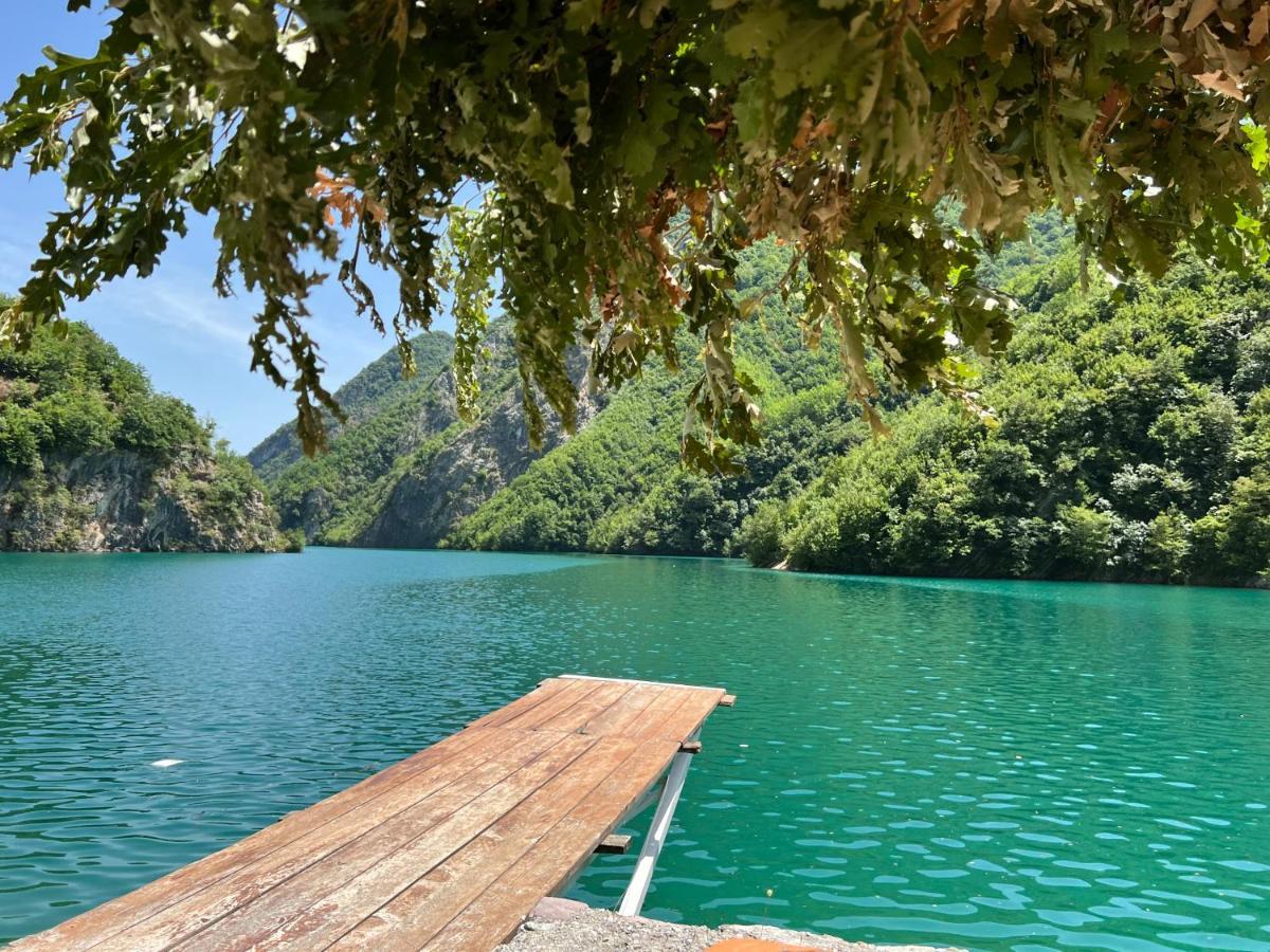 Neomalsore Agrotourism, Komani Lake Hotel Екстериор снимка