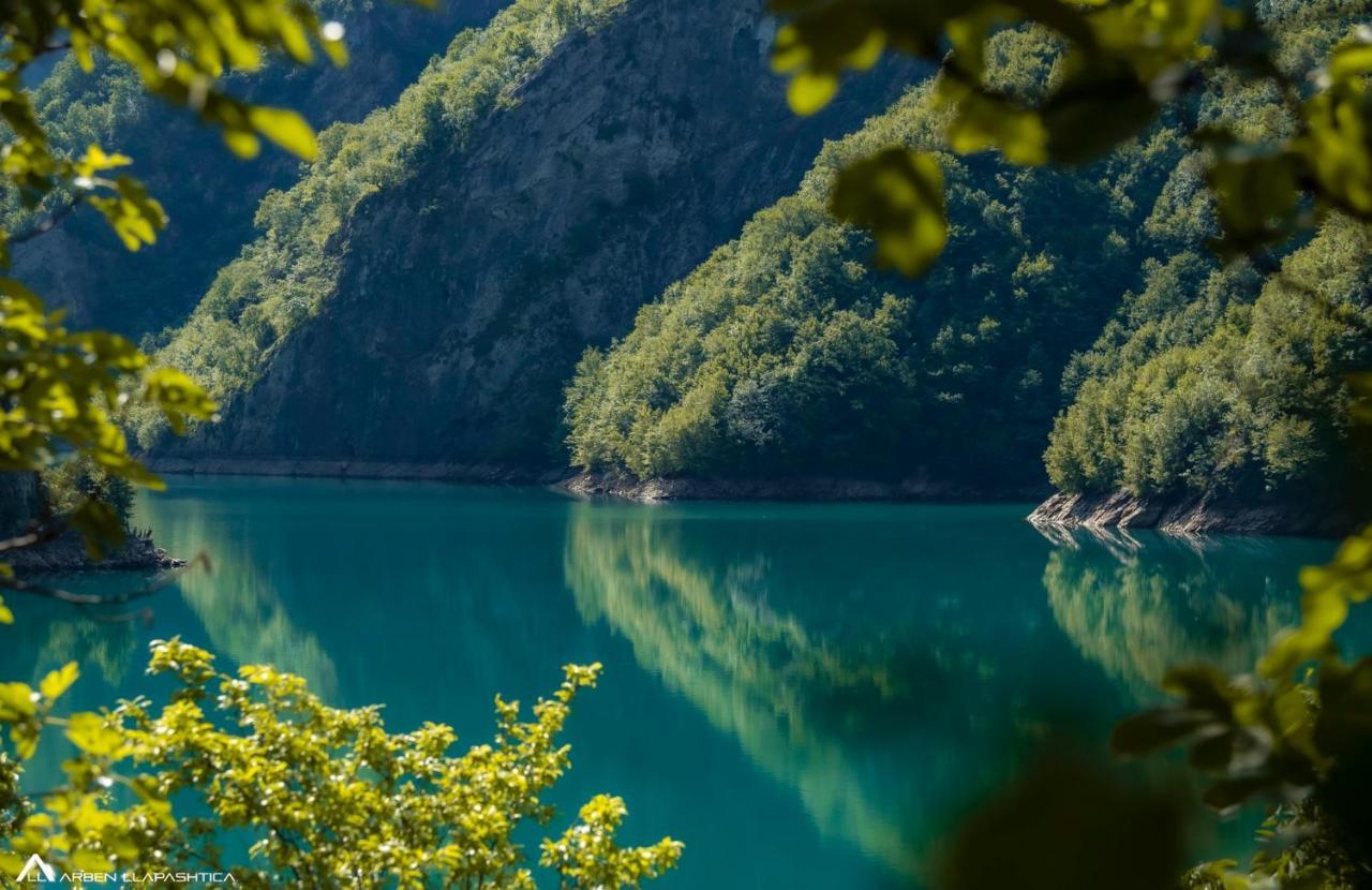 Neomalsore Agrotourism, Komani Lake Hotel Екстериор снимка