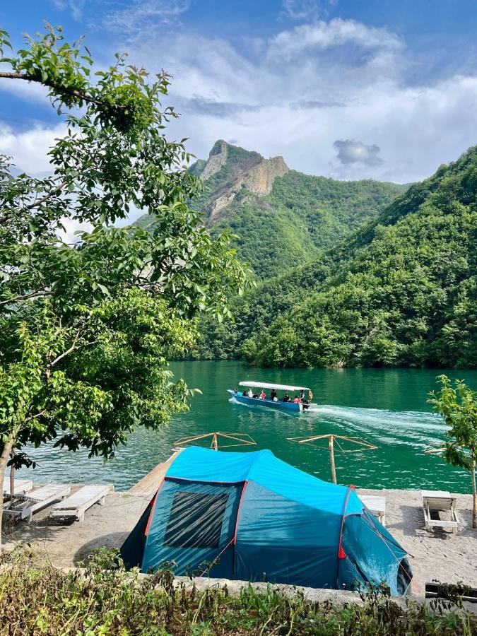 Neomalsore Agrotourism, Komani Lake Hotel Екстериор снимка